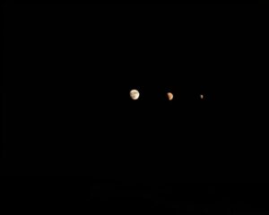 Lua, Marte e Vênus alinhados: fotógrafo captura tríplice rara