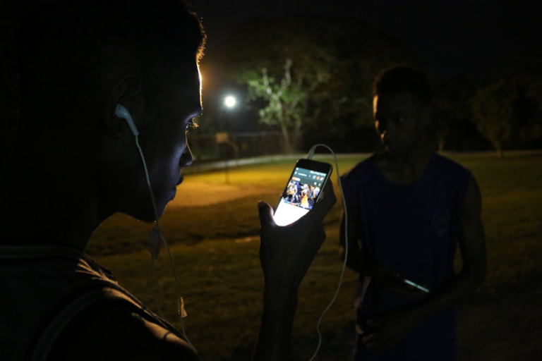 Visão Noturna no Celular: Guia Completo