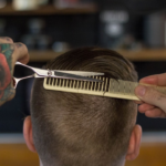 person holding white and gold hair comb — Foto por Jonathan Cooper na Unsplash